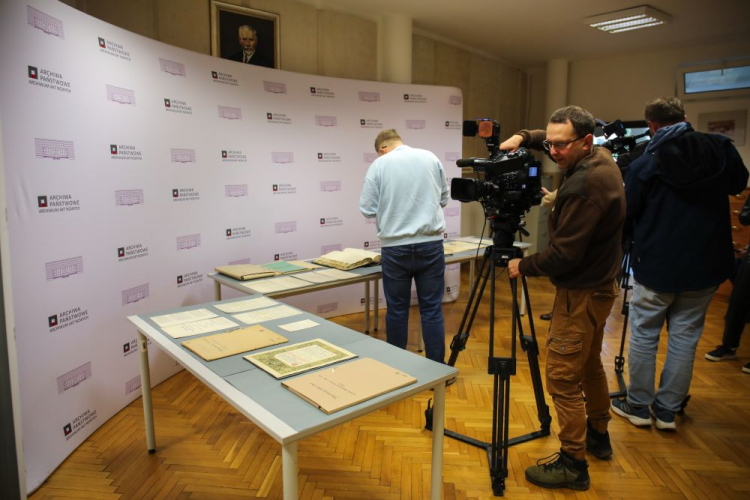 Archiwum Akt Nowych zaprezentowało archiwalia związane z odzyskaniem przez Polskę niepodległości