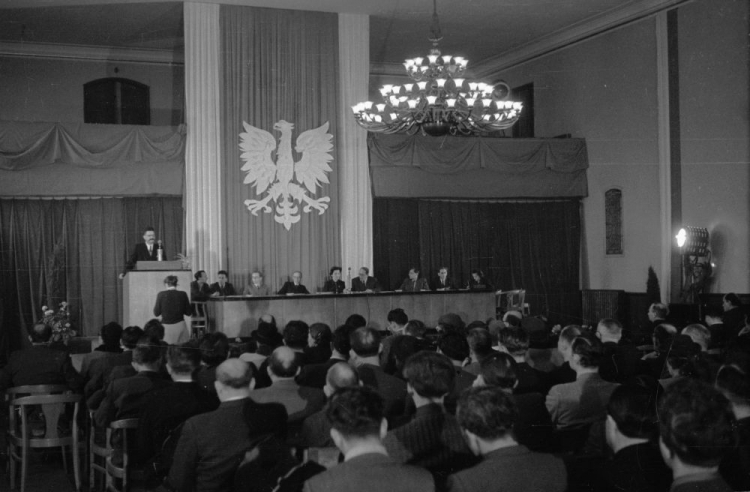 75 lat temu wprowadzono socrealizm w polskiej literaturze