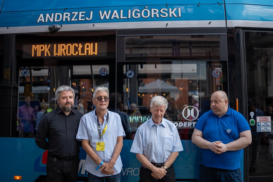 Andrzej Waligórski od dziś ma we Wrocławiu tramwaj swojego imienia oraz krasnala
