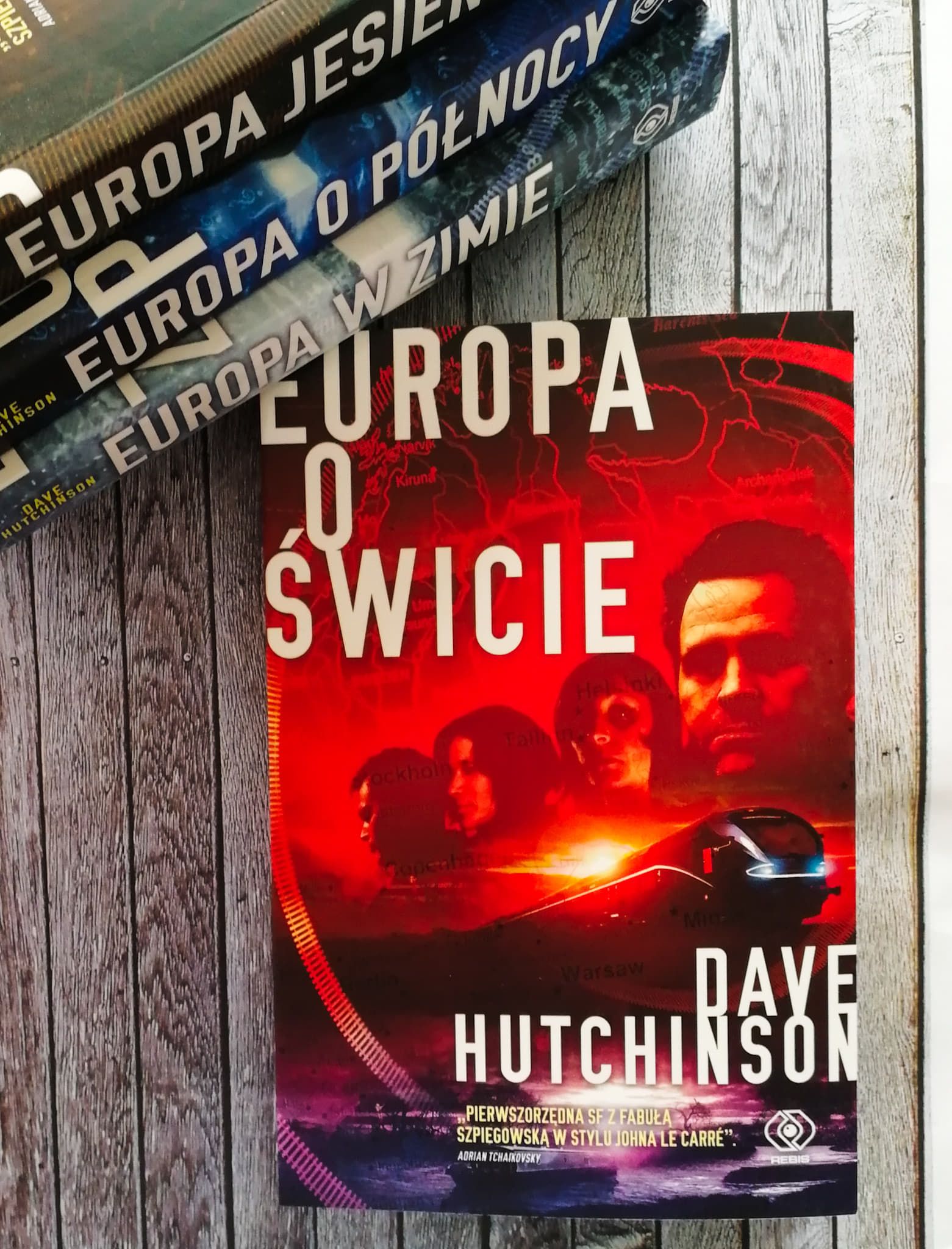  "Europa o świcie", " Dave Hutchinson