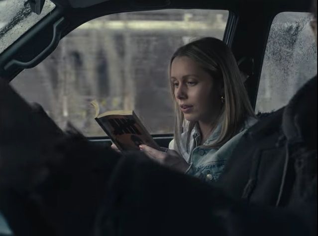 Globalna Globalna kampania reklamowa Amazon Books przedstawia czytanie książek jako aktywną rozrywkę