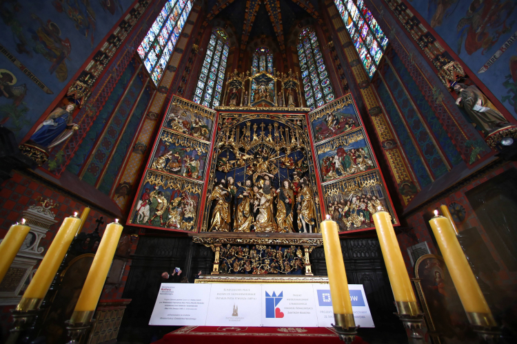 Konserwacja Ołtarza Wita Stwosza w bazylice Mariackiej z Europejską Nagrodą Dziedzictwa
