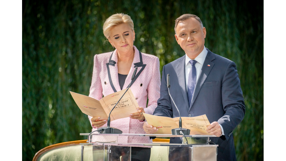 Narodowe Czytanie z udziałem pary prezydenckiej w warszawskim Ogrodzie Saskim (relacja i zdjęcia)