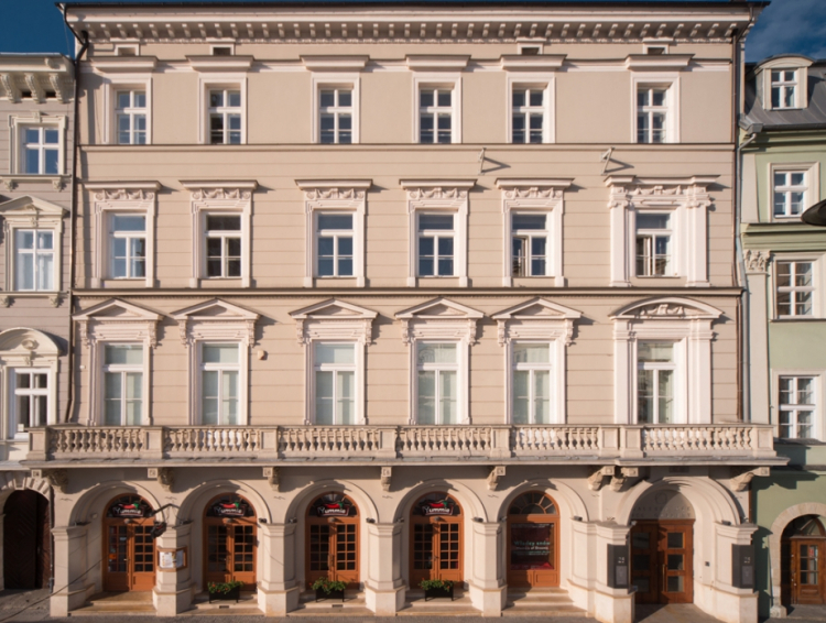 Remont kamienicy przy krakowskim Rynku: zamiast restauracji będą księgarnia i kawiarnia