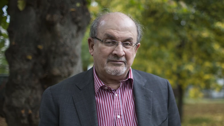 Salman Rushdie zaatakowany, może stracić oko. Irańskie media: szatan został oślepiony