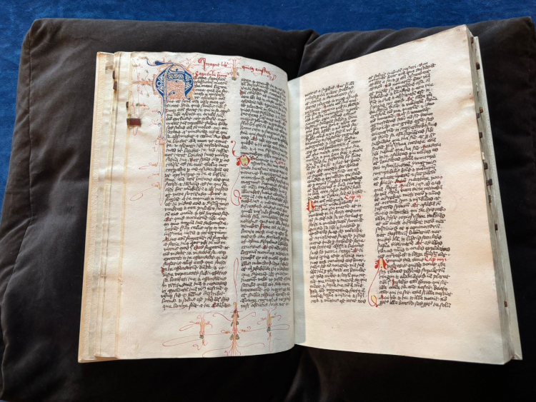 Skradziony XV-wieczny manuskrypt z dziełami św. Augustyna wraca z Paryża do Wrocławia