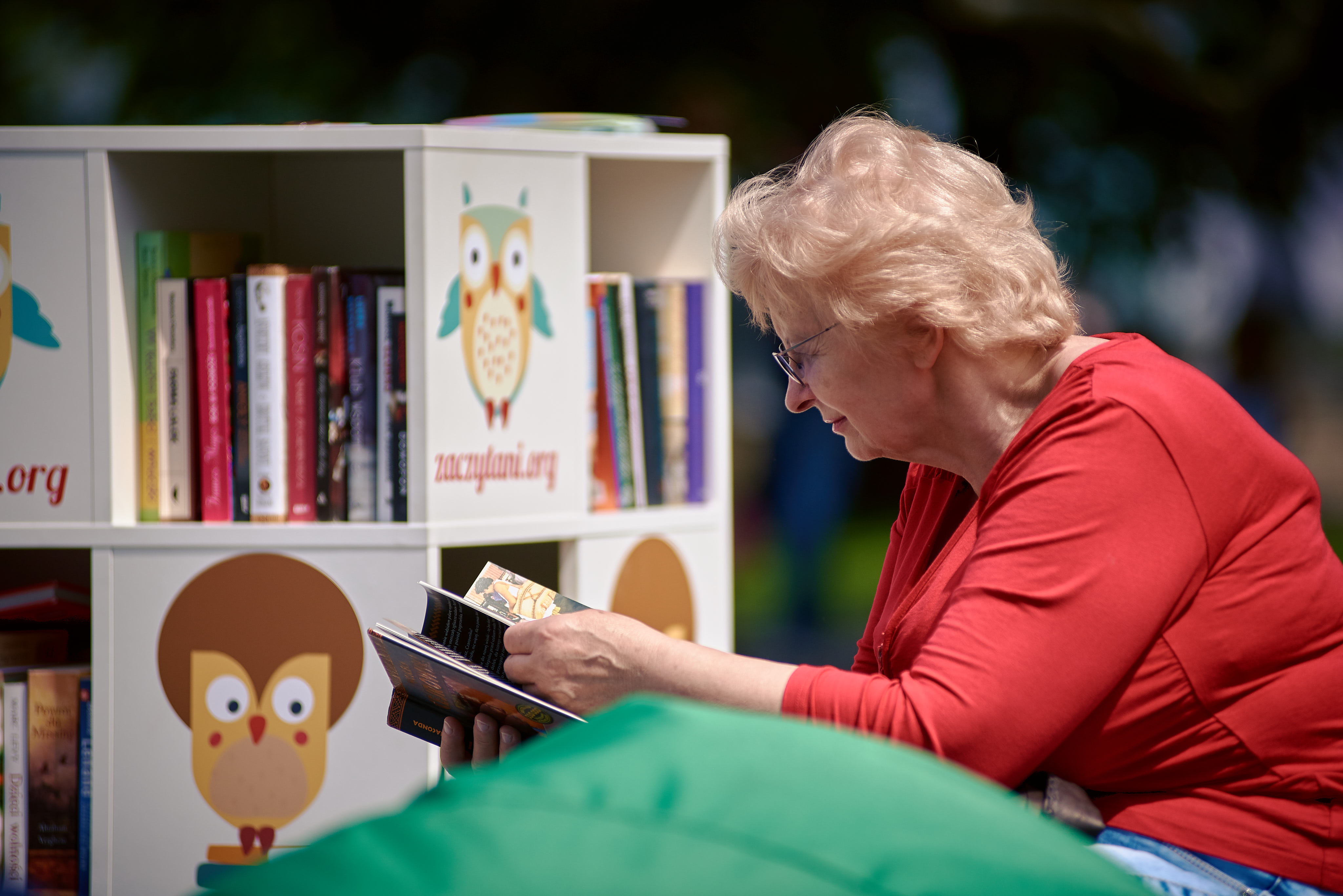 Zaczytani wspierają seniorów książką – program tele-biblioterapii